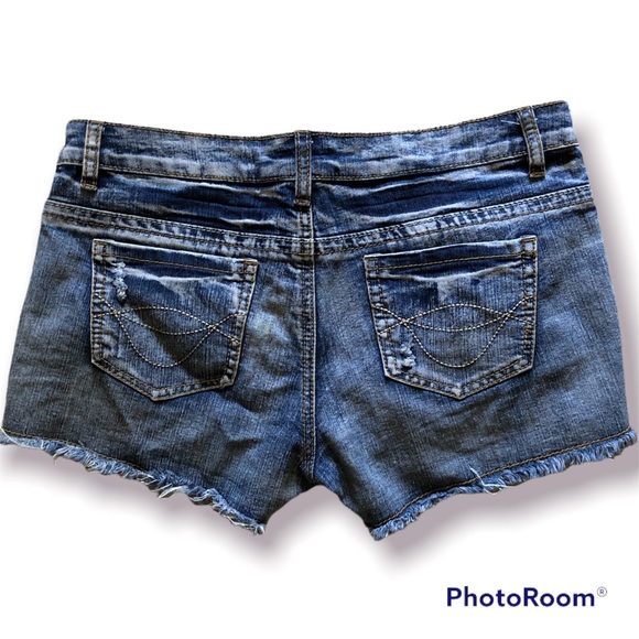 *BLUE CRUSH* denim shorts - Picture 2 of 4